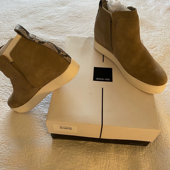 Dolce Vita Shoes - NEW DOLCE VITA TAUPE SUEDE PLATFORM BOOTIES 8.5